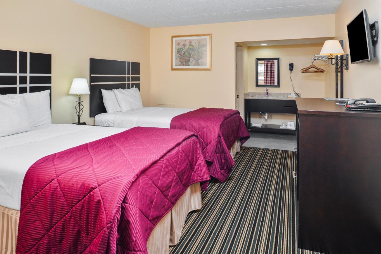 Soudersburg Inn & Suites Lancaster Ronks Exterior photo