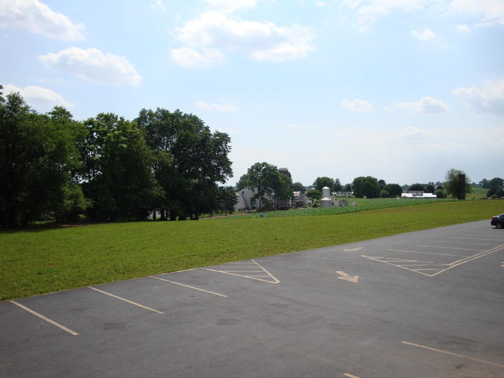 Soudersburg Inn & Suites Lancaster Ronks Exterior photo
