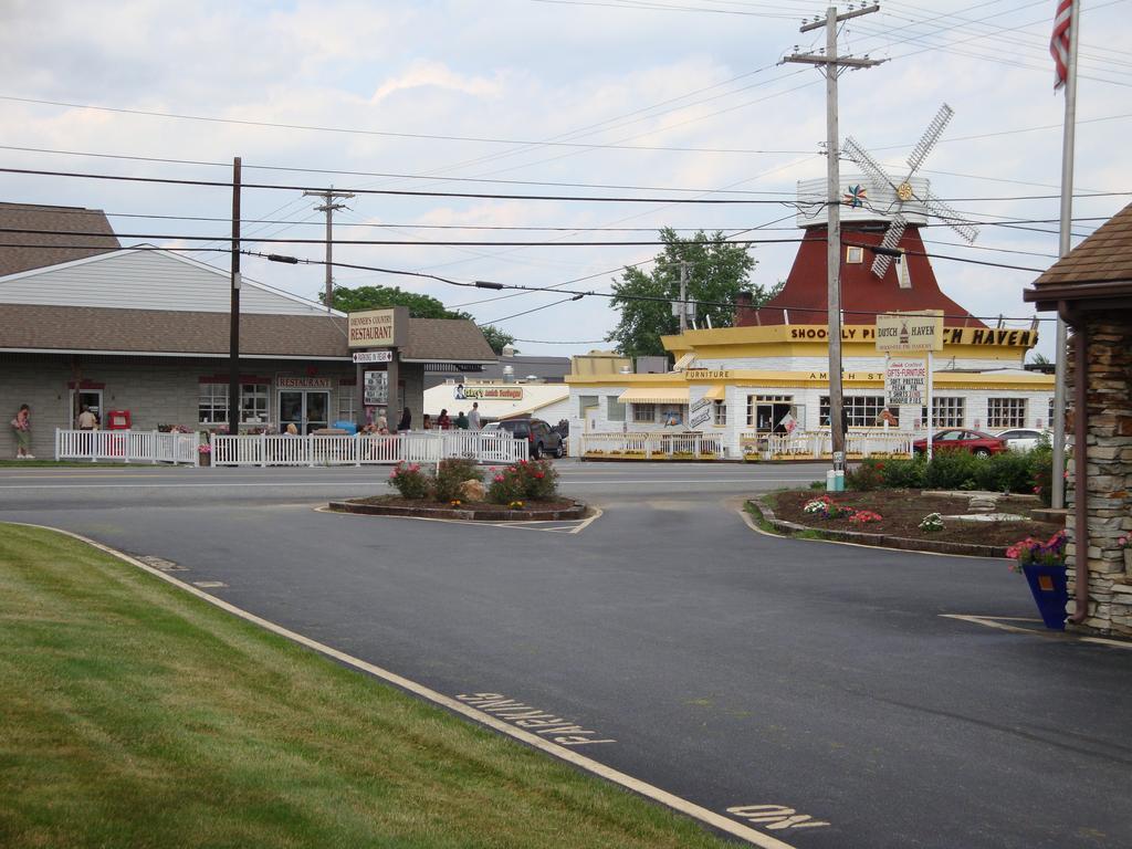 Soudersburg Inn & Suites Lancaster Ronks Exterior photo