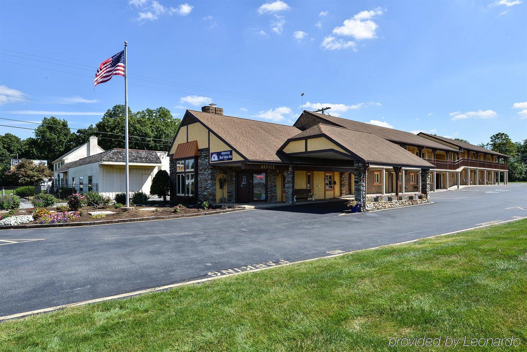 Soudersburg Inn & Suites Lancaster Ronks Exterior photo