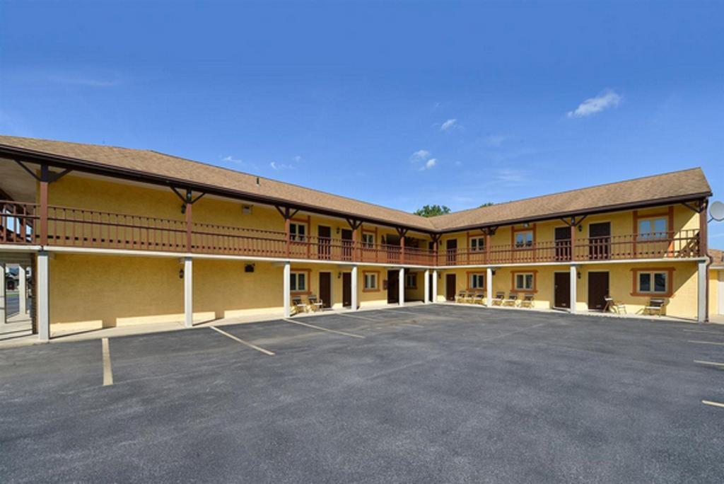 Soudersburg Inn & Suites Lancaster Ronks Exterior photo