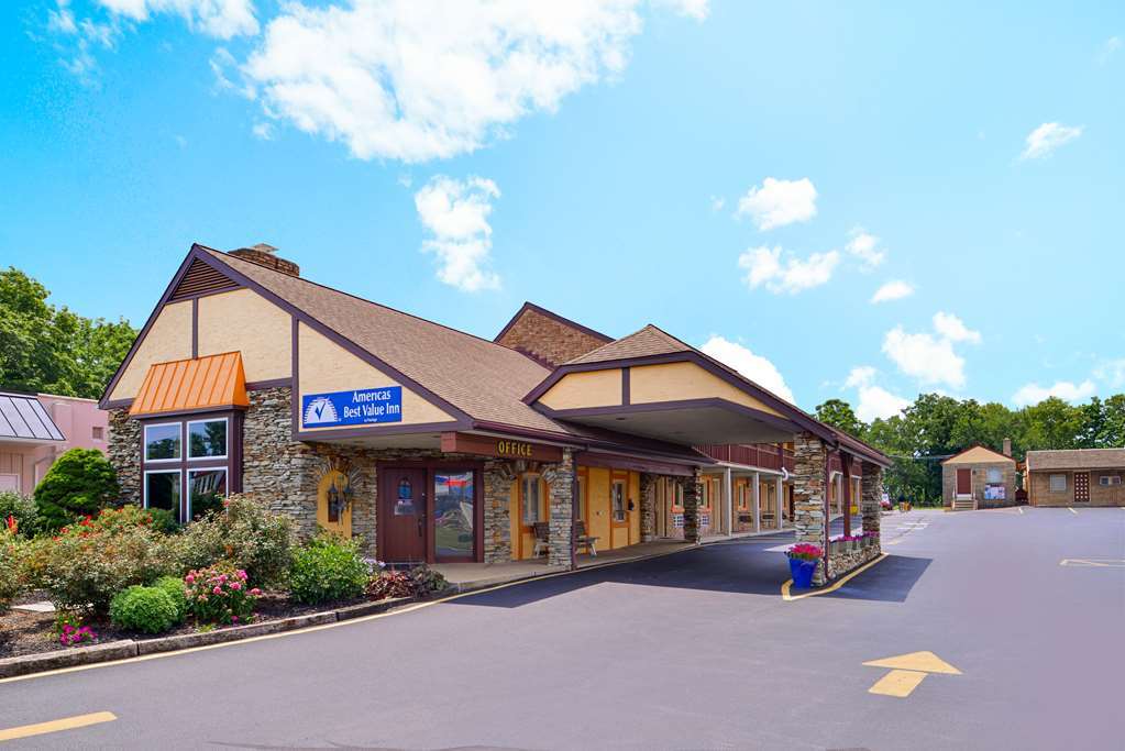 Soudersburg Inn & Suites Lancaster Ronks Exterior photo