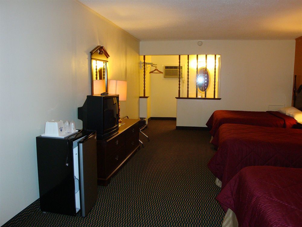 Soudersburg Inn & Suites Lancaster Ronks Exterior photo