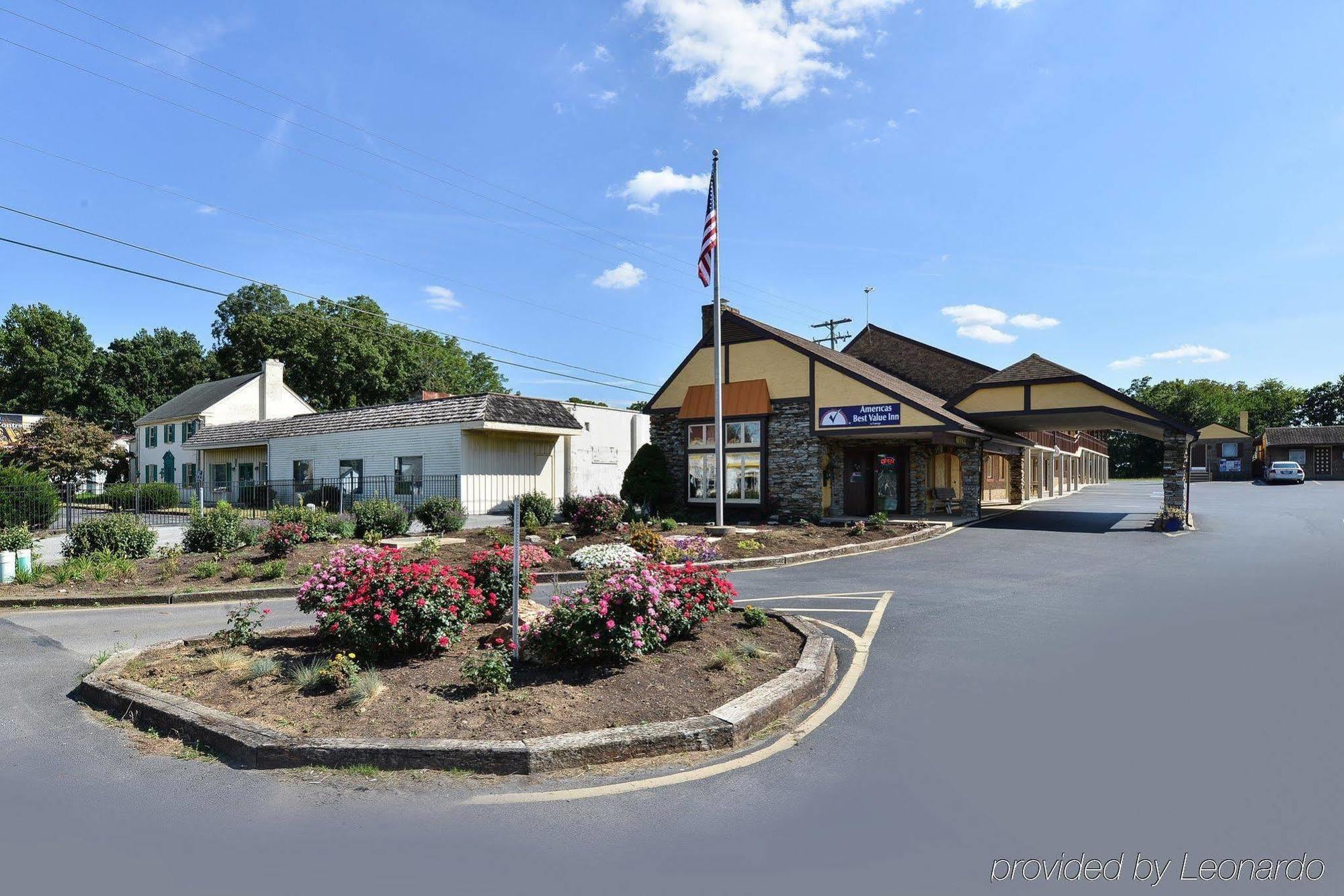 Soudersburg Inn & Suites Lancaster Ronks Exterior photo