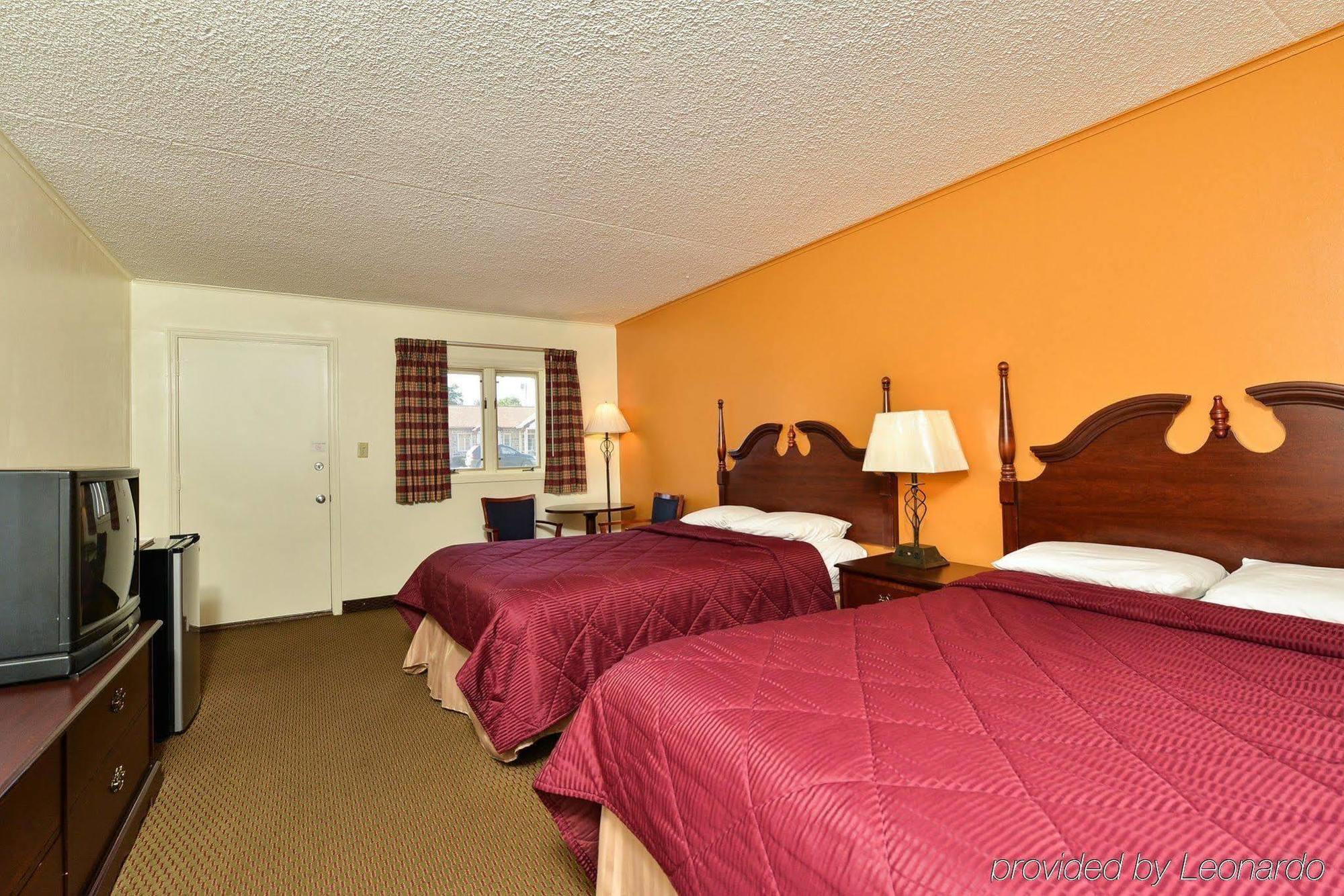 Soudersburg Inn & Suites Lancaster Ronks Exterior photo