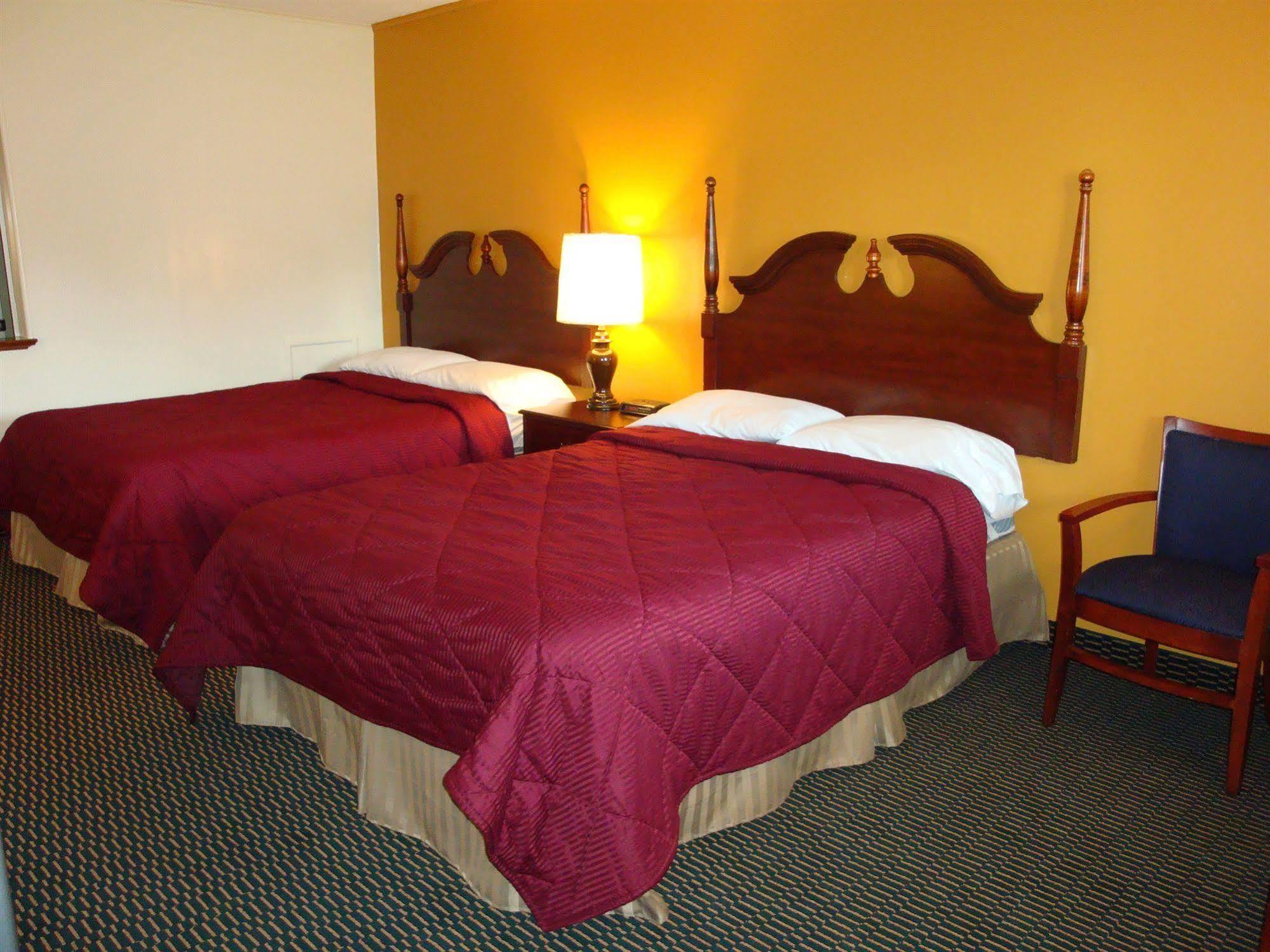 Soudersburg Inn & Suites Lancaster Ronks Exterior photo