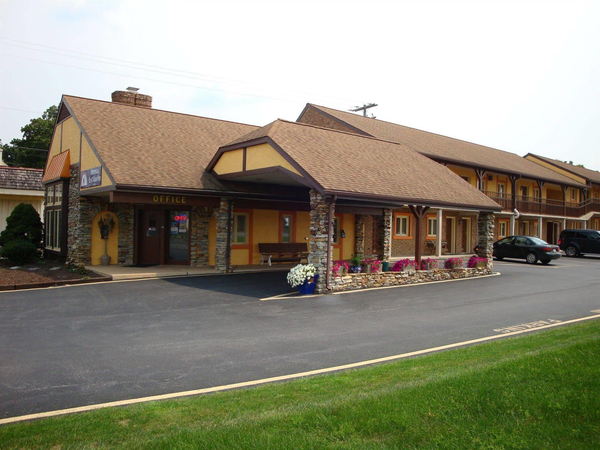 Soudersburg Inn & Suites Lancaster Ronks Exterior photo