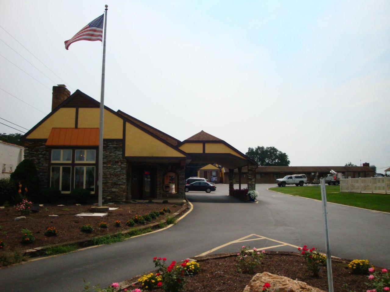 Soudersburg Inn & Suites Lancaster Ronks Exterior photo