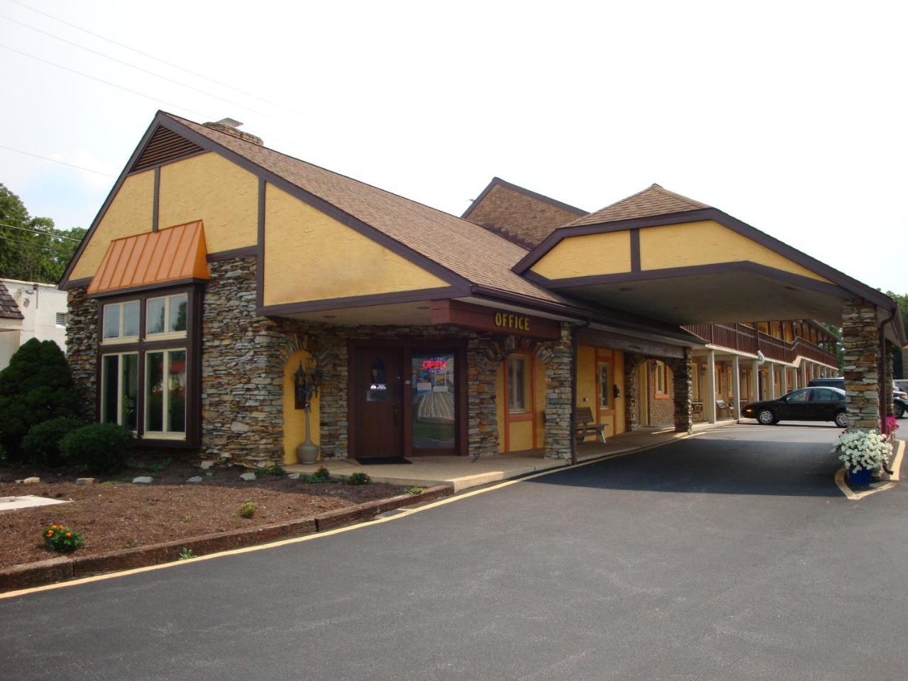 Soudersburg Inn & Suites Lancaster Ronks Exterior photo
