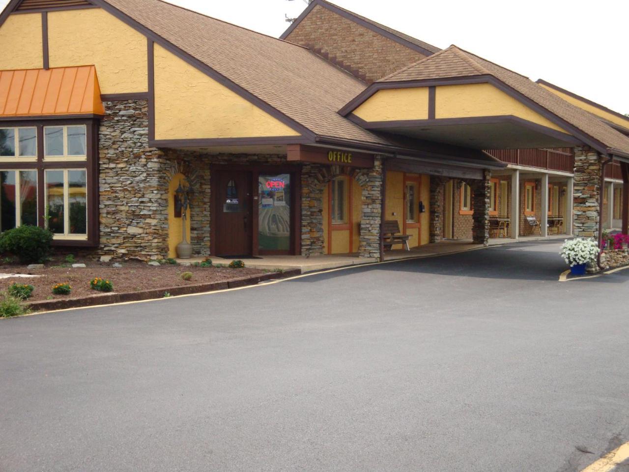 Soudersburg Inn & Suites Lancaster Ronks Exterior photo