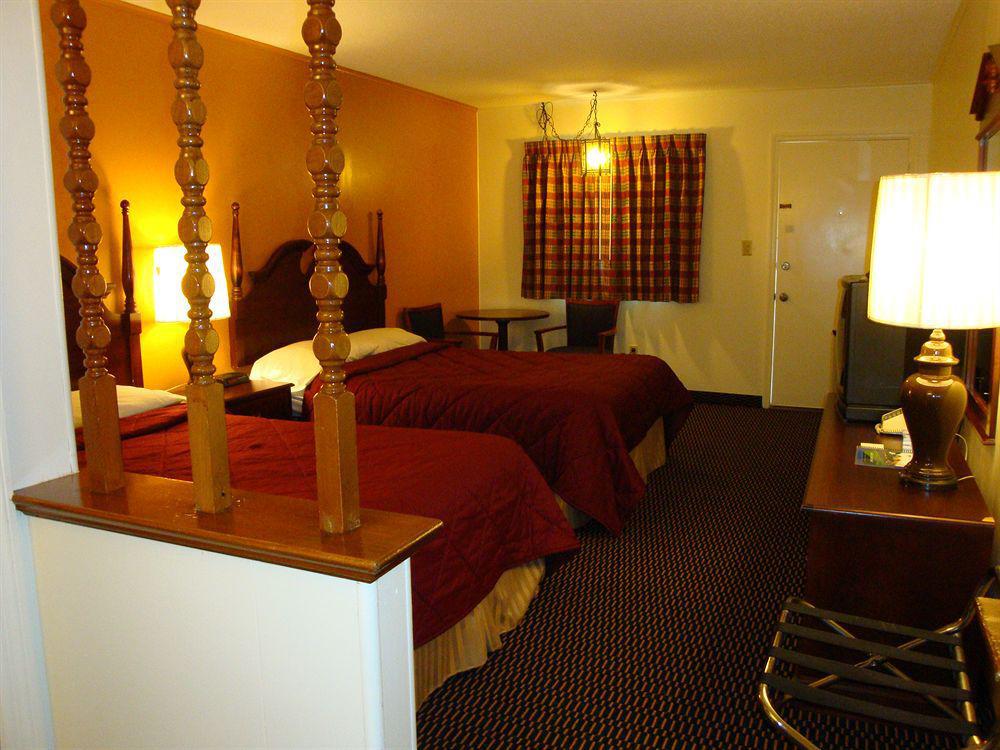 Soudersburg Inn & Suites Lancaster Ronks Exterior photo